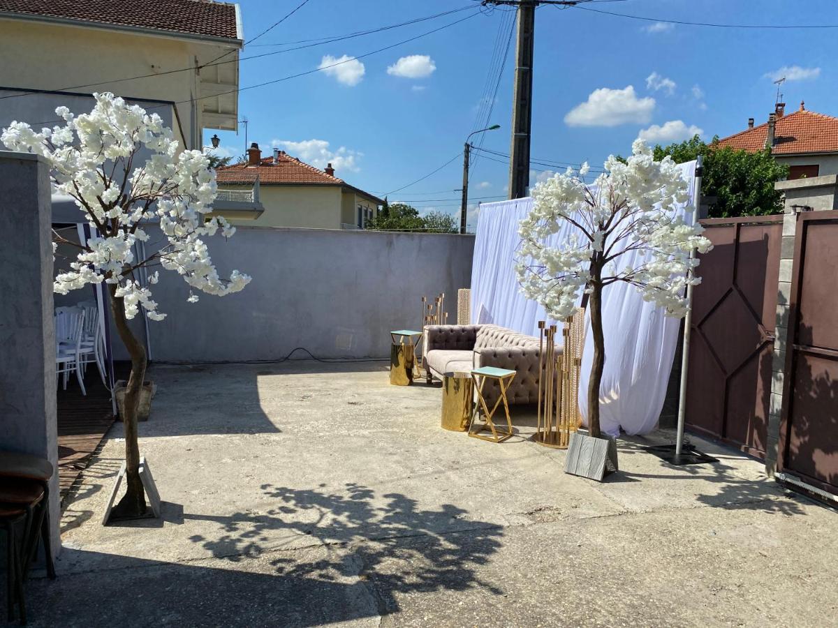 Pavillon Bon Enfant Apartment Saint-Priest  Exterior photo